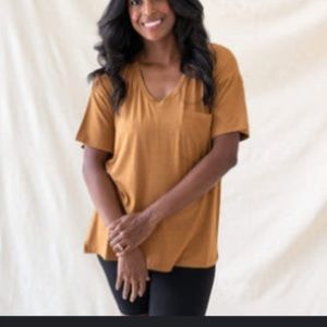 Women's V-Neck Short Sleeve Pocket Top - Mustard